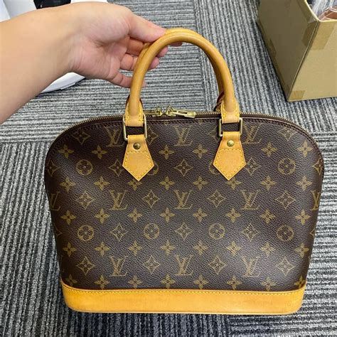 louis vuitton gold alma replica|louis vuitton alma stitches.